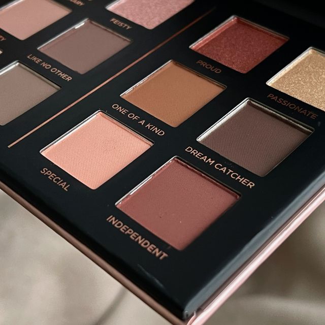 Younique Eyeshadow Palette Younique Eyeshadow Palette